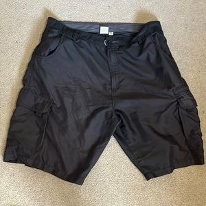 Men’s black cargo shorts -38